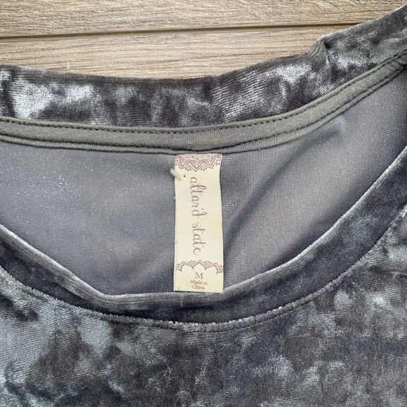 ALTAR’D STATE Crushed velvet ruffle sleeve top 3/$20 - Picture 2 of 7